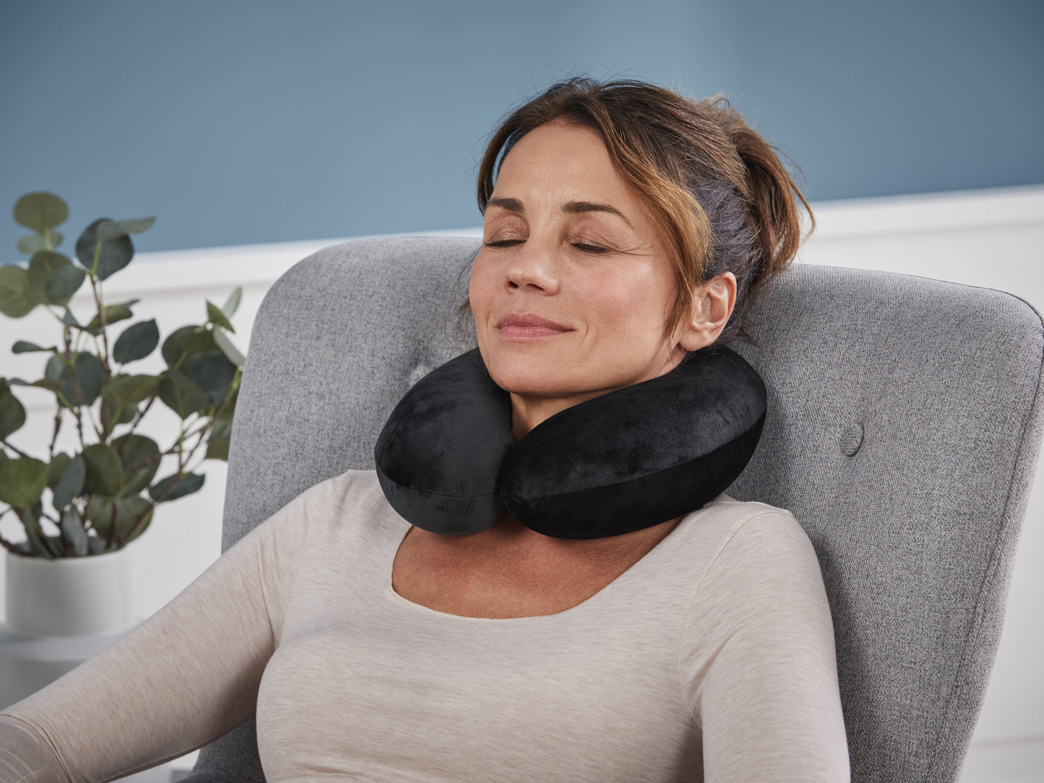 Cuscino viscoelastico per collo o cervicale Livarno, prezzo 6.99 €
- Fodera ...