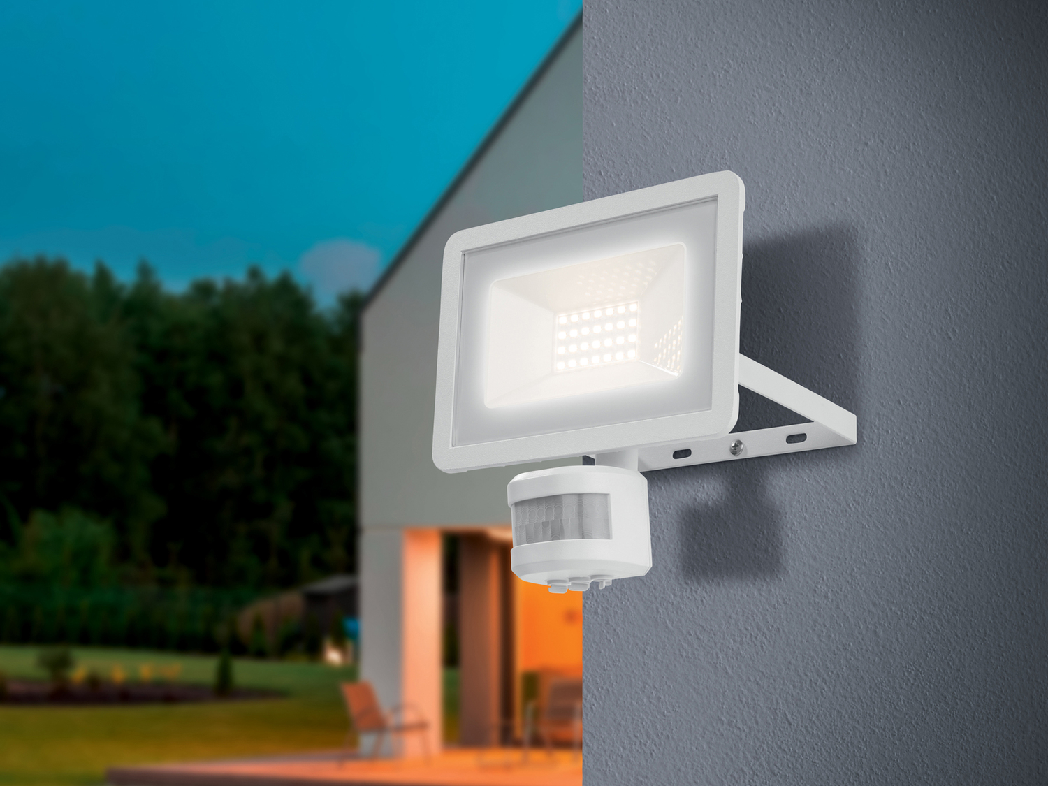 Faro LED da esterni Livarno, prezzo 11.99 €
- Angolo di rilevazione del ...