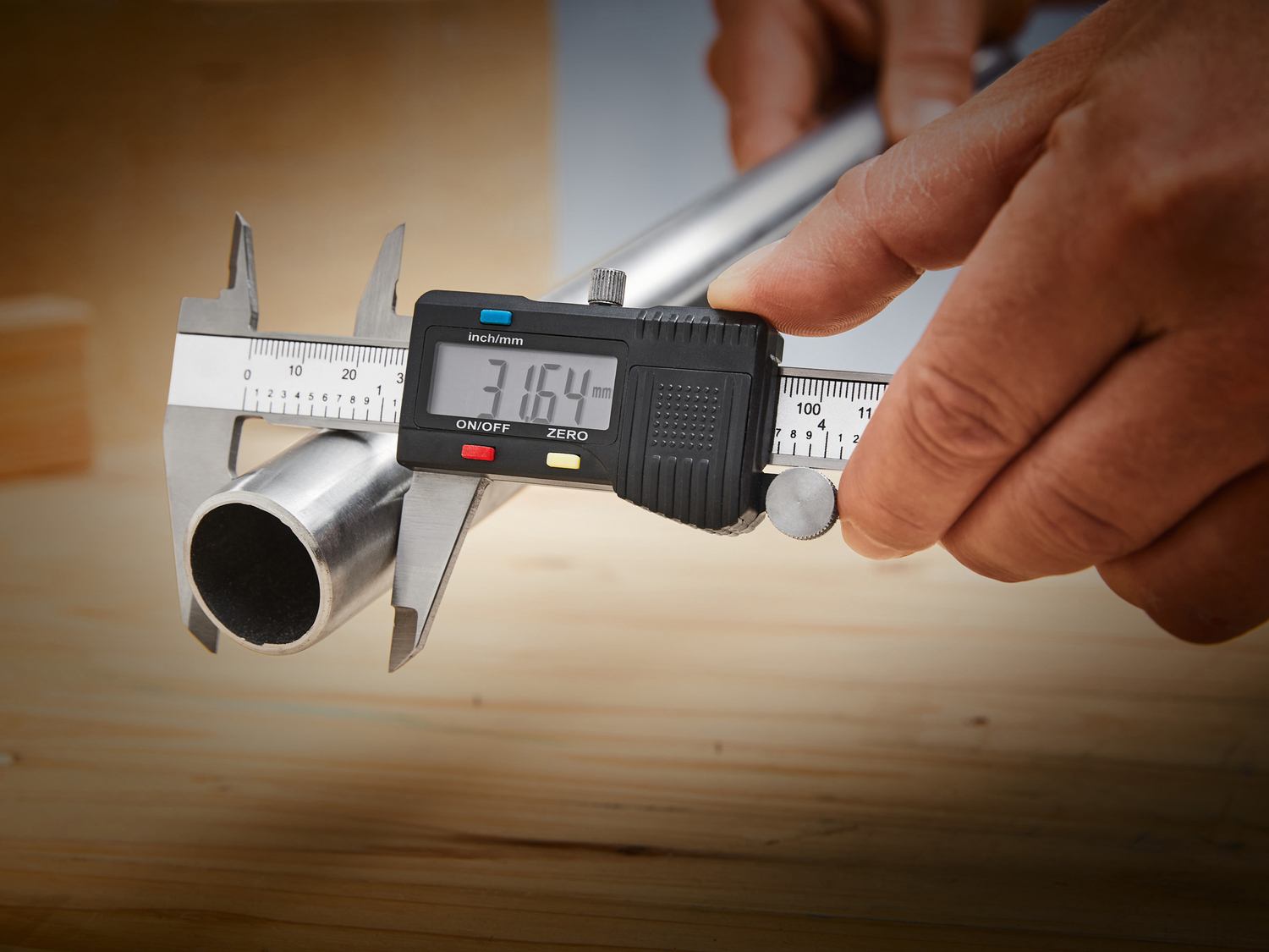 Calibro o goniometro digitale Parkside, prezzo 11.99 €
- Valore zero ...