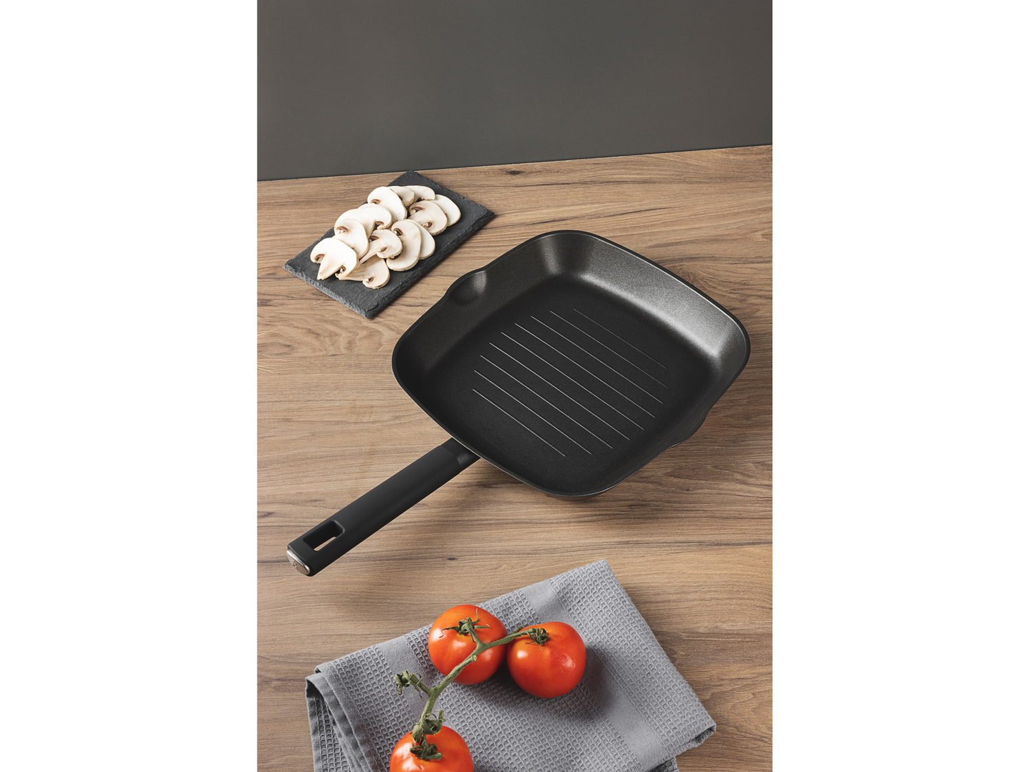 Bistecchiera Masterpro, prezzo 24.99 €
28 x 28 cm
- Doppio beccuccio
- ...