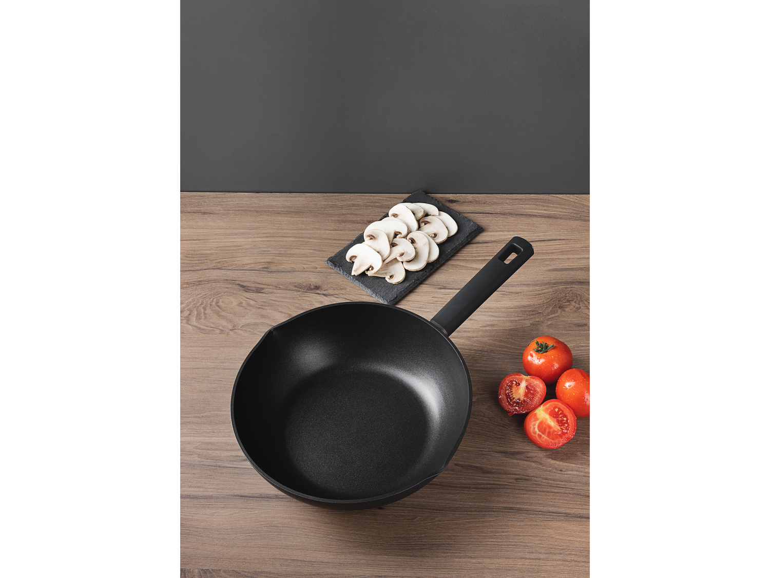 Wok Masterpro, prezzo 29.99 €
Ø 28 cm
- Doppio beccuccio
- Per tutti ...