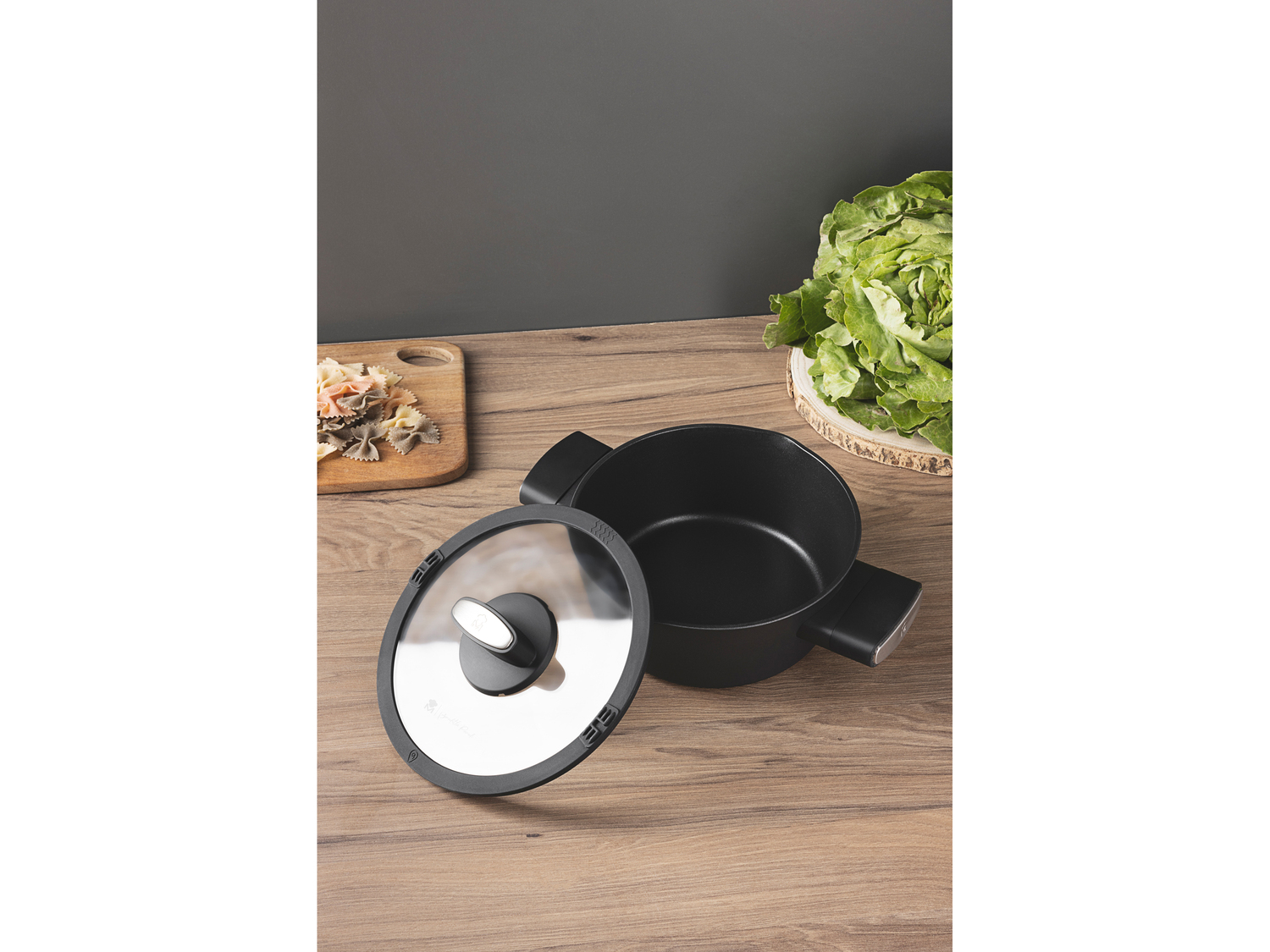 Casseruola con coperchio in vetro Masterpro, prezzo 24.99 €
Ø 20 cm ...