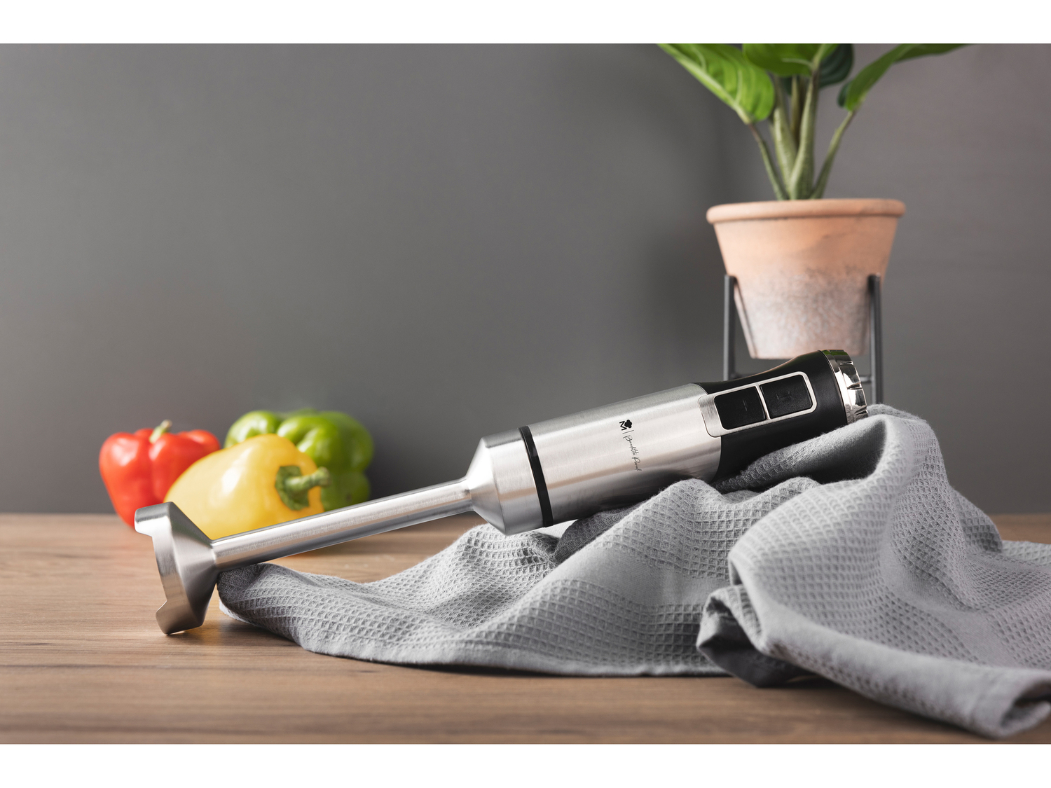 Frullatore ad immersione Masterpro, prezzo 24.99 €
- Asta removibile ...