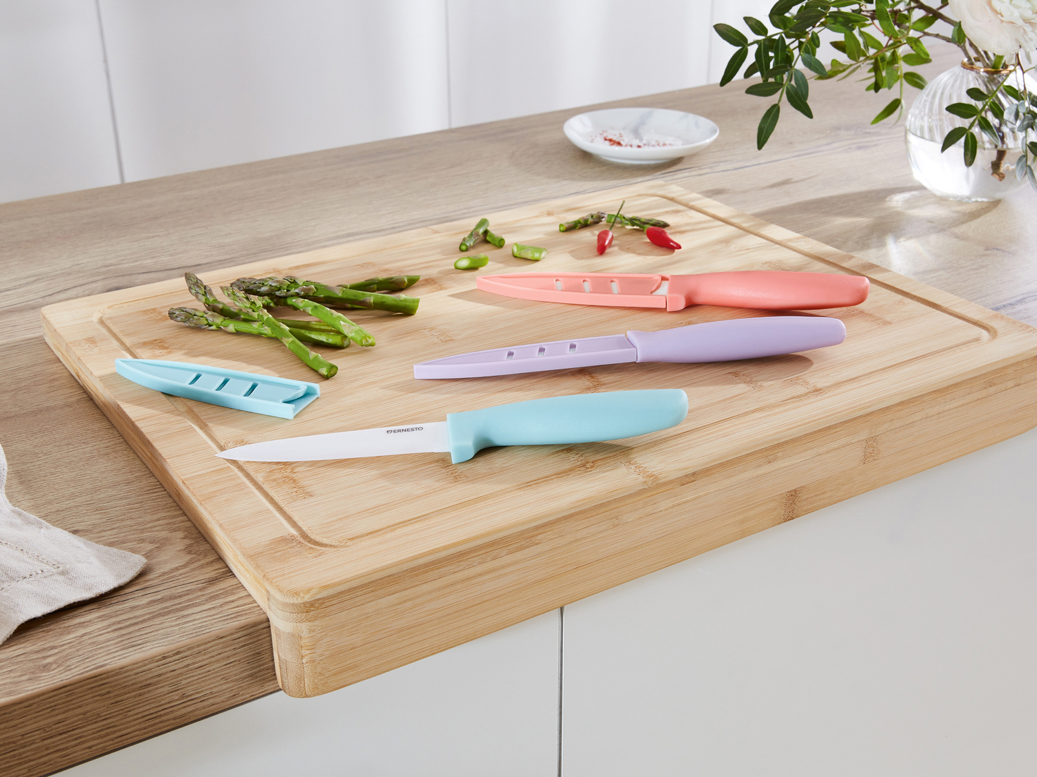 Tagliere da cucina in bambù Ernesto, prezzo 9.99 €
A scelta tra:
- Con ...