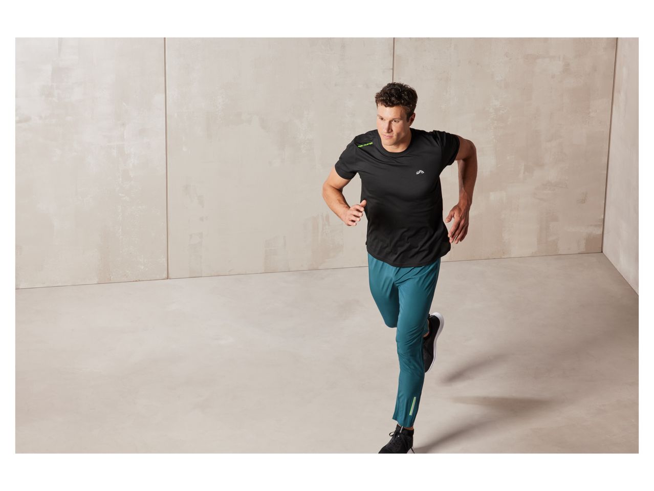 T-shirt sportiva da uomo , prezzo 4.99 EUR