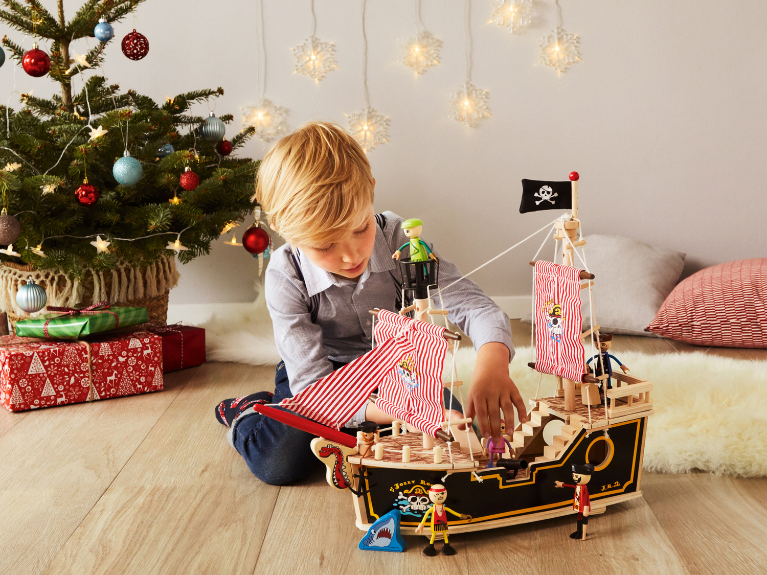 Set casa delle bambole o galeone dei pirati, in legno Playtive Junior, prezzo 24.99 ...