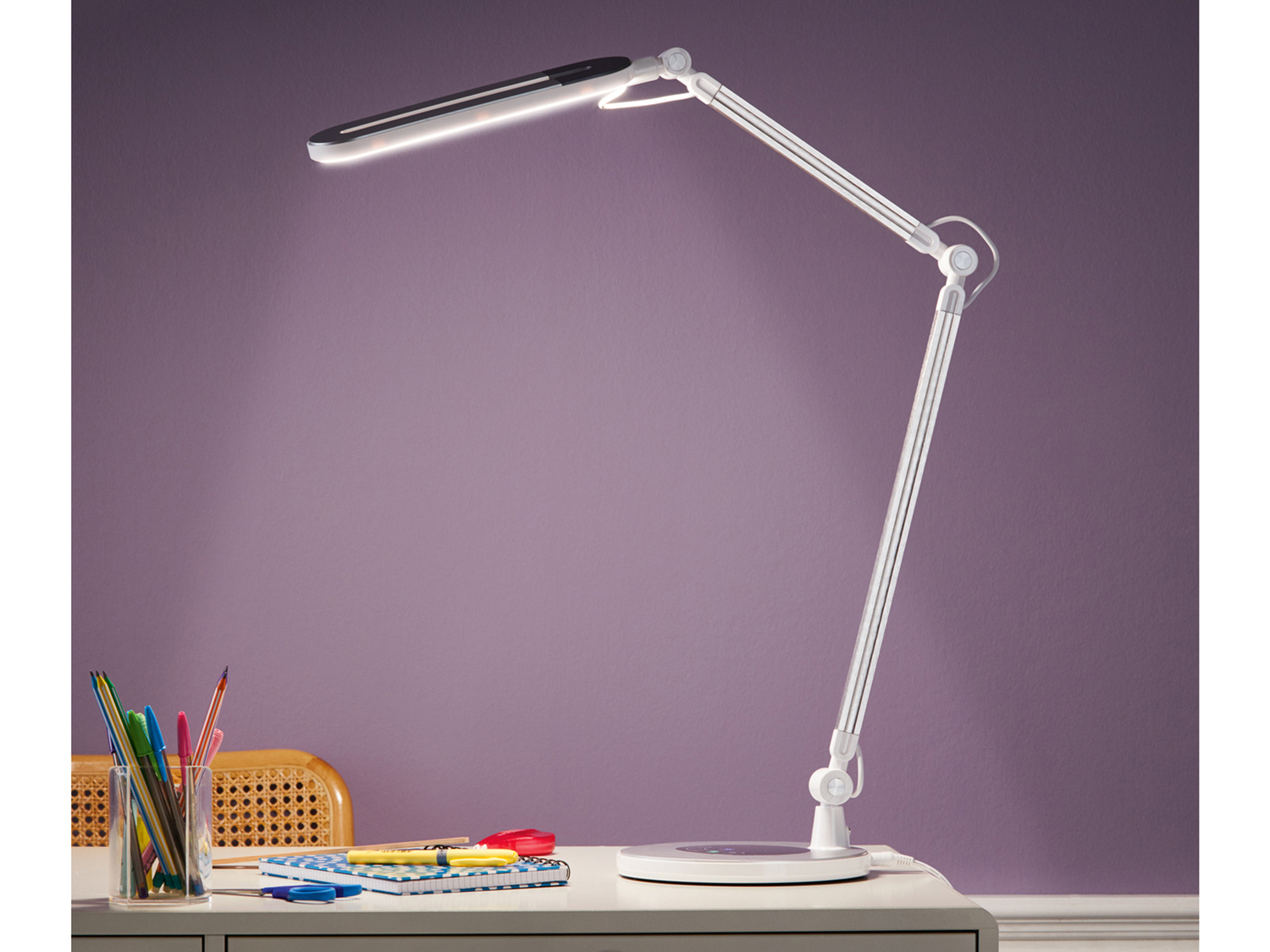Lampada LED per scrivania Livarno Lux, prezzo 39.99 €
- 3 tonalità di bianco ...