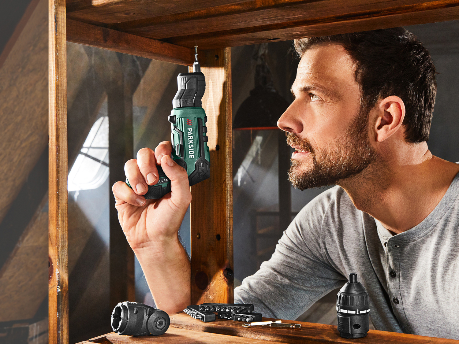 Avvitatore ricaricabile 4 in 1 Parkside PAS 4 C4, prezzo 29.99 €
- Luci da lavoro ...