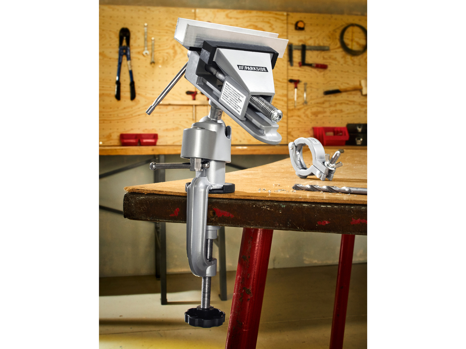 Morsa da banco Parkside, prezzo 11.99 € 
- Per piani di lavoro con spessore di ...