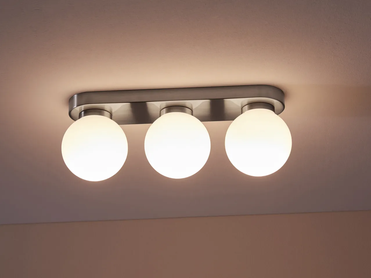Lampada LED da soffitto , prezzo 29.99 EUR
Lampada LED da soffitto
- Risparmio ...