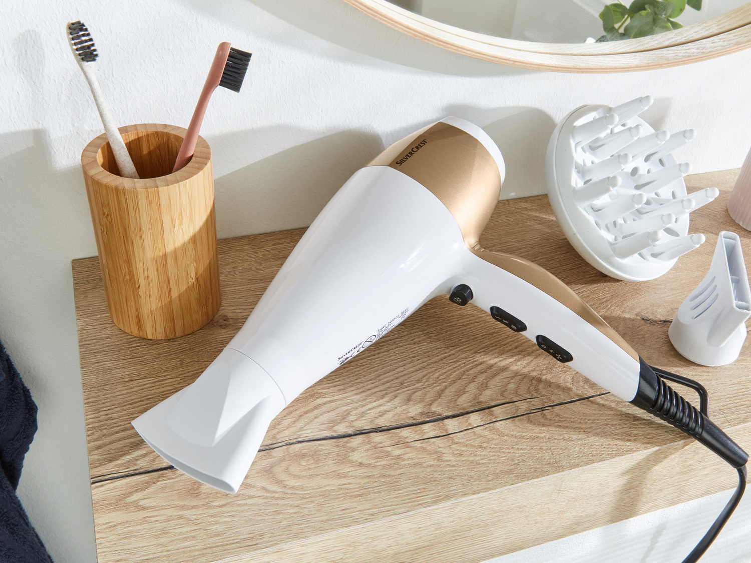 Asciugacapelli agli ioni Silvercrest Personal Care, prezzo 17.99 €
- ...