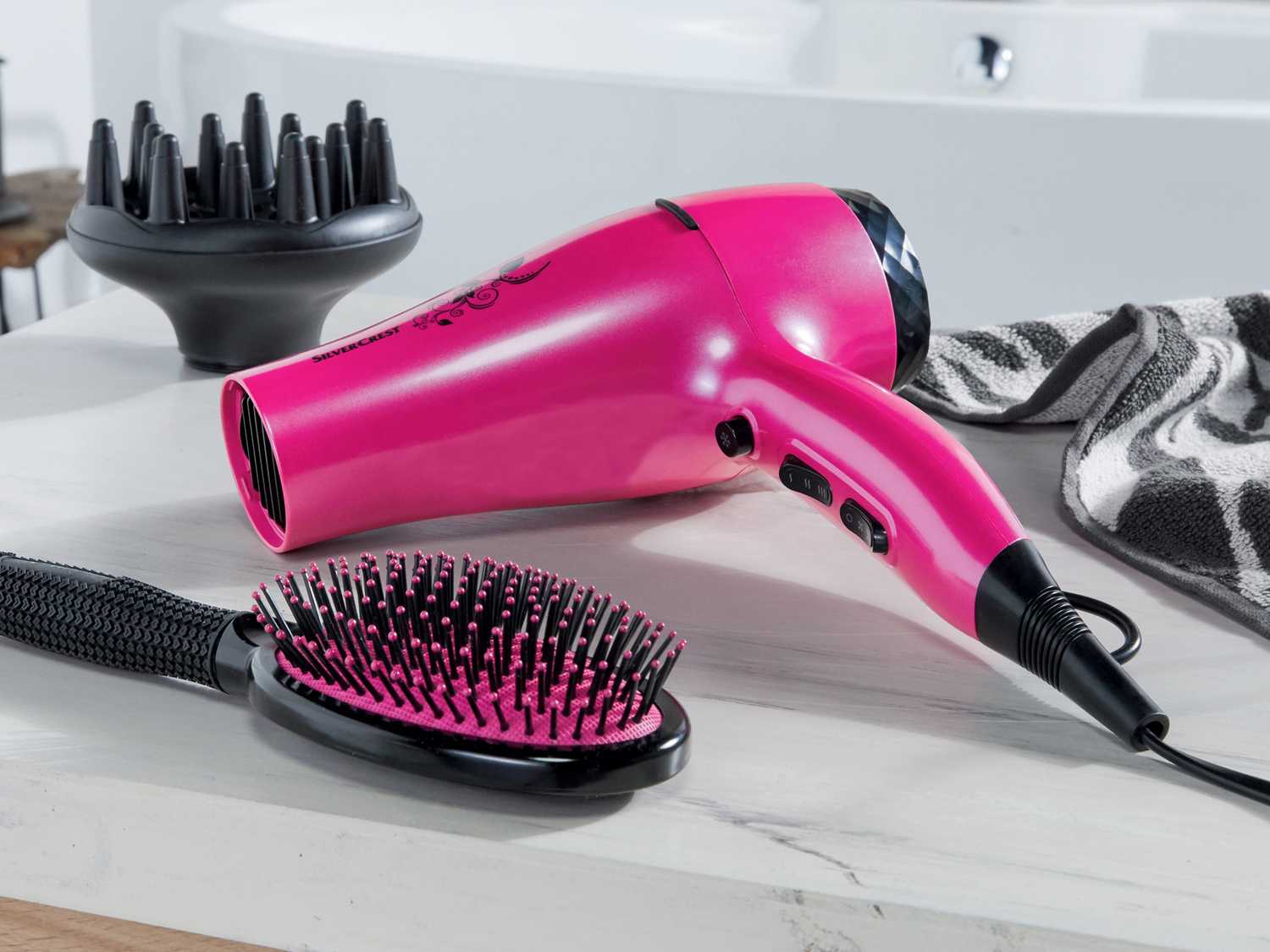 Asciugacapelli agli ioni Silvercrest Personal Care, prezzo 12.99 €
- ...