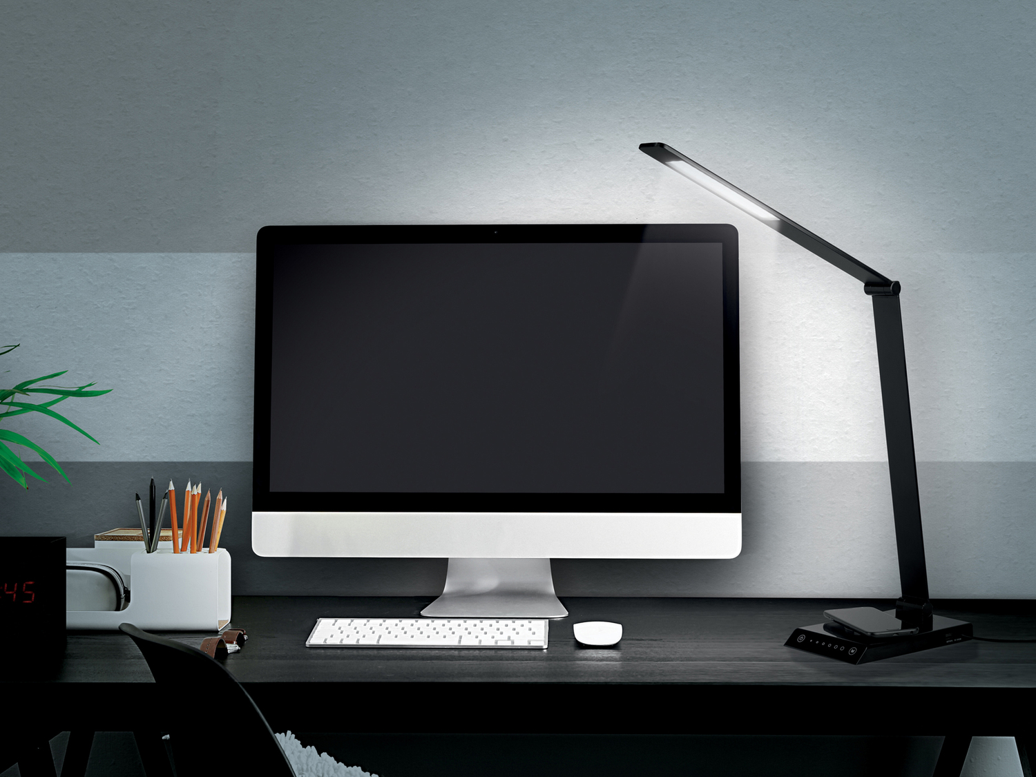 Lampada LED per scrivania con caricabatterie ad induzione Livarno Lux, prezzo 29.99 ...