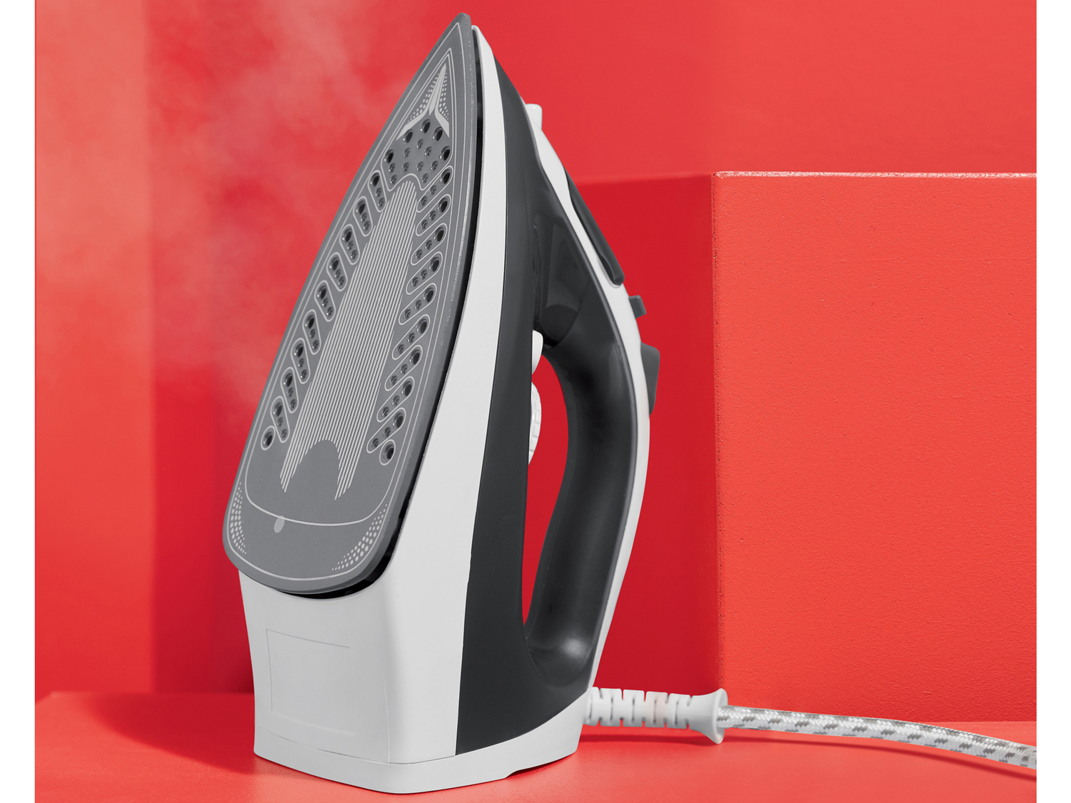 Ferro da stiro a vapore Silvercrest, prezzo 9.99 €
- 2 funzioni vapore
- ...