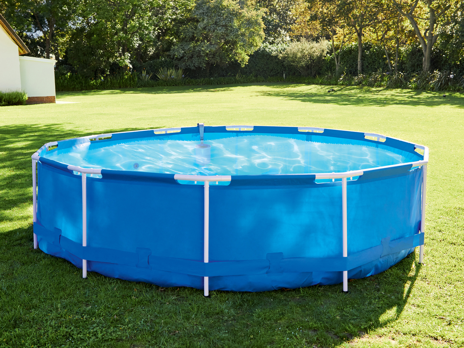Piscina con struttura in metallo Bestway, prezzo 149.00 €
- 3,66 m x ...