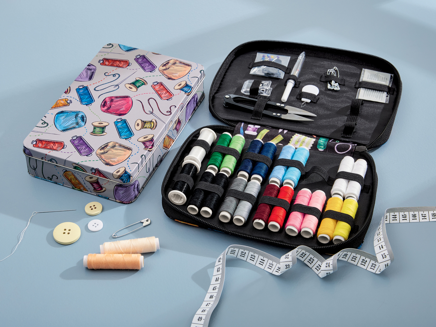 Cofanetto da viaggio per cucito Crelando, prezzo 5.99 €
65 o 101 pezzi
Caratteristiche
...