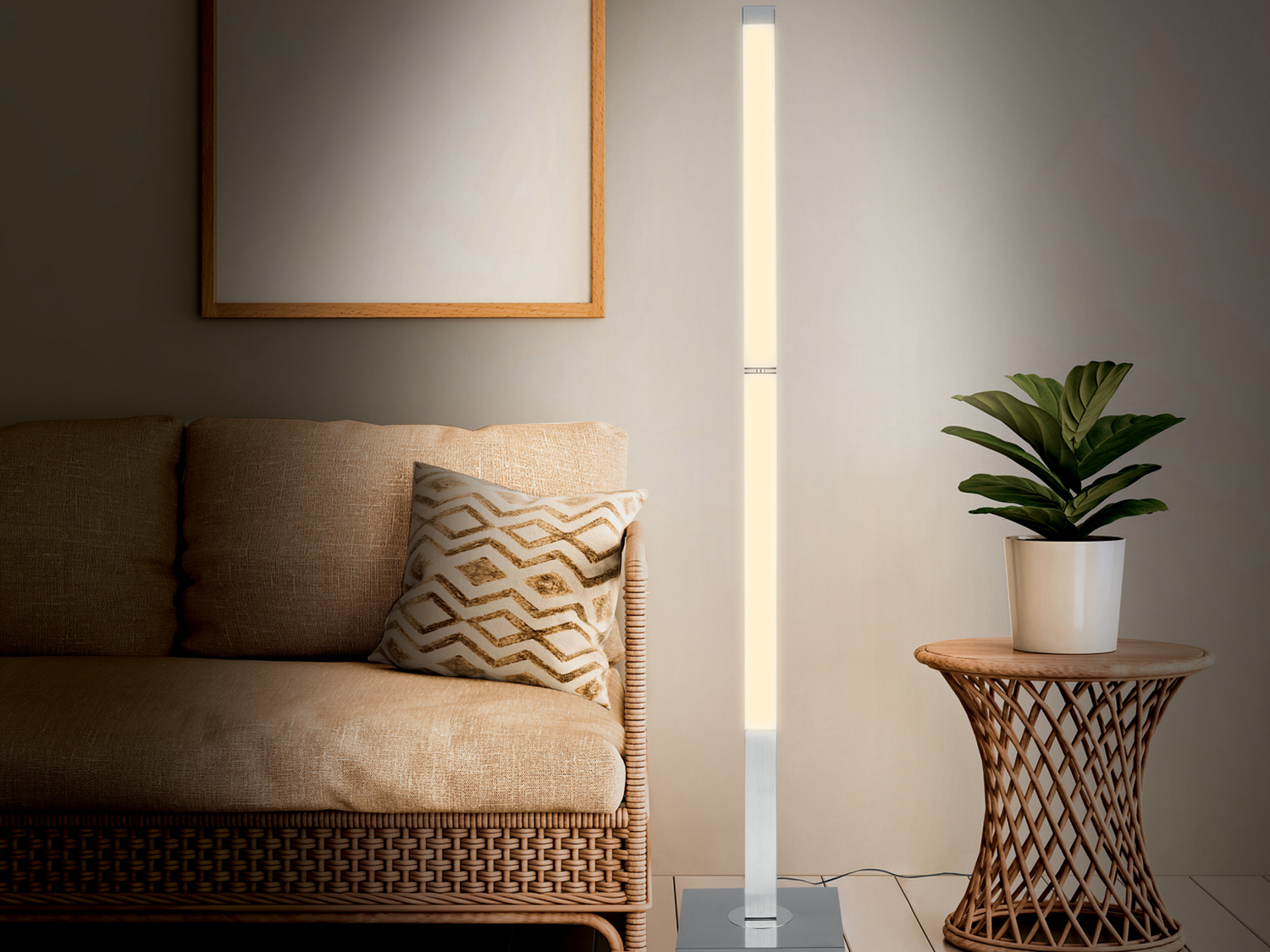 Piantana a LED Livarno, prezzo 44.00 € 
- Dimmer tattile continuo con funzione ...