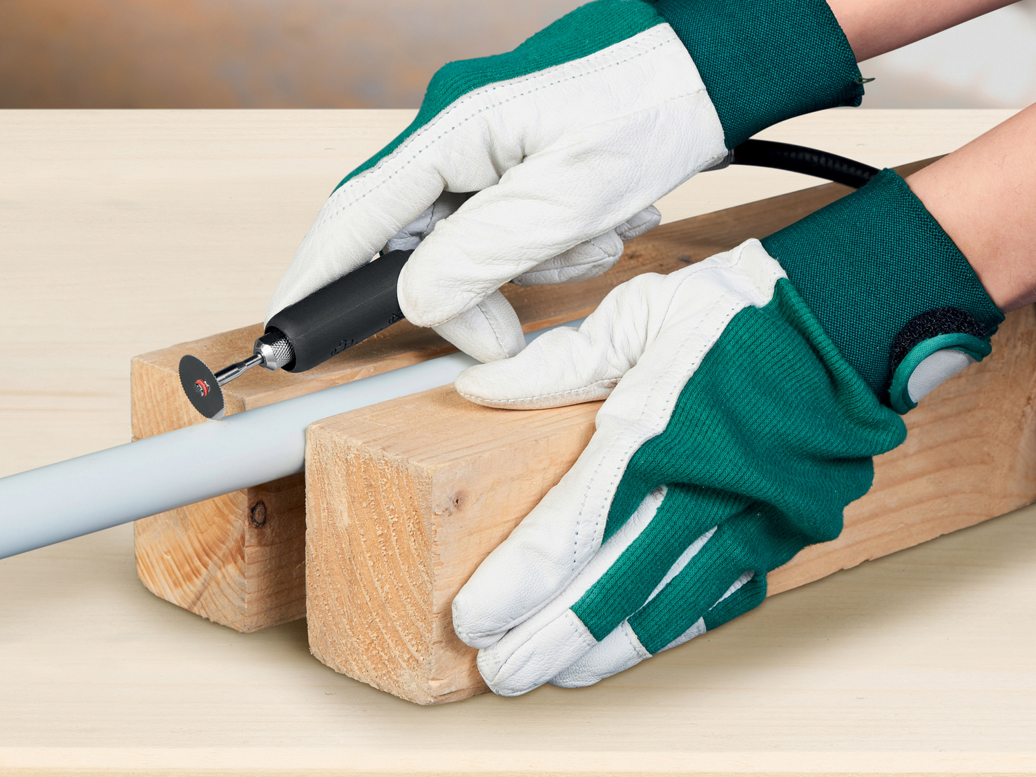 Smerigliatrice doppia con albero flessibile Parkside, prezzo 39.99 €
- ...