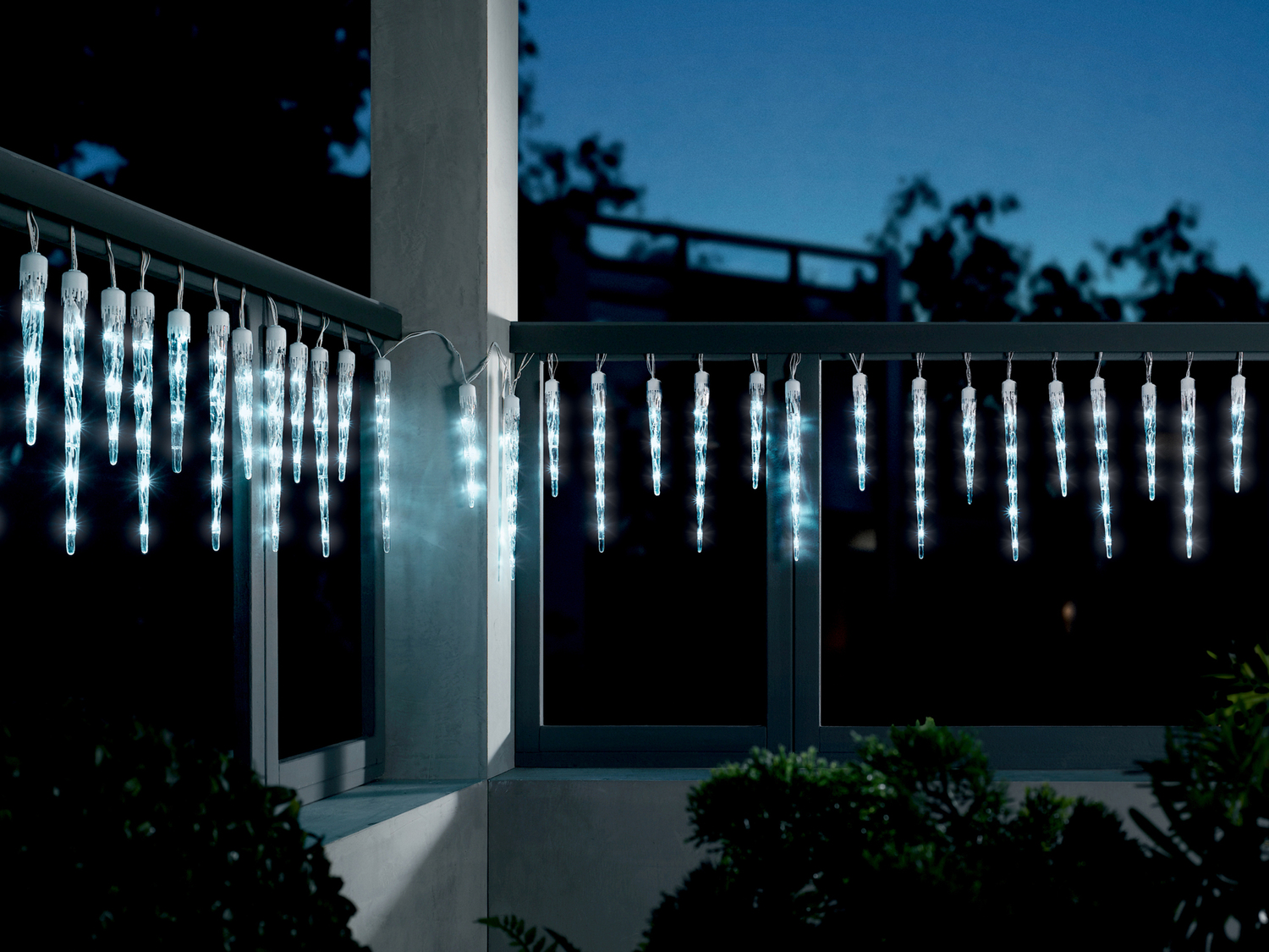 Catena luminosa con ghiaccioli Livarno, prezzo 24.99 €
- 32 ghiaccioli ...