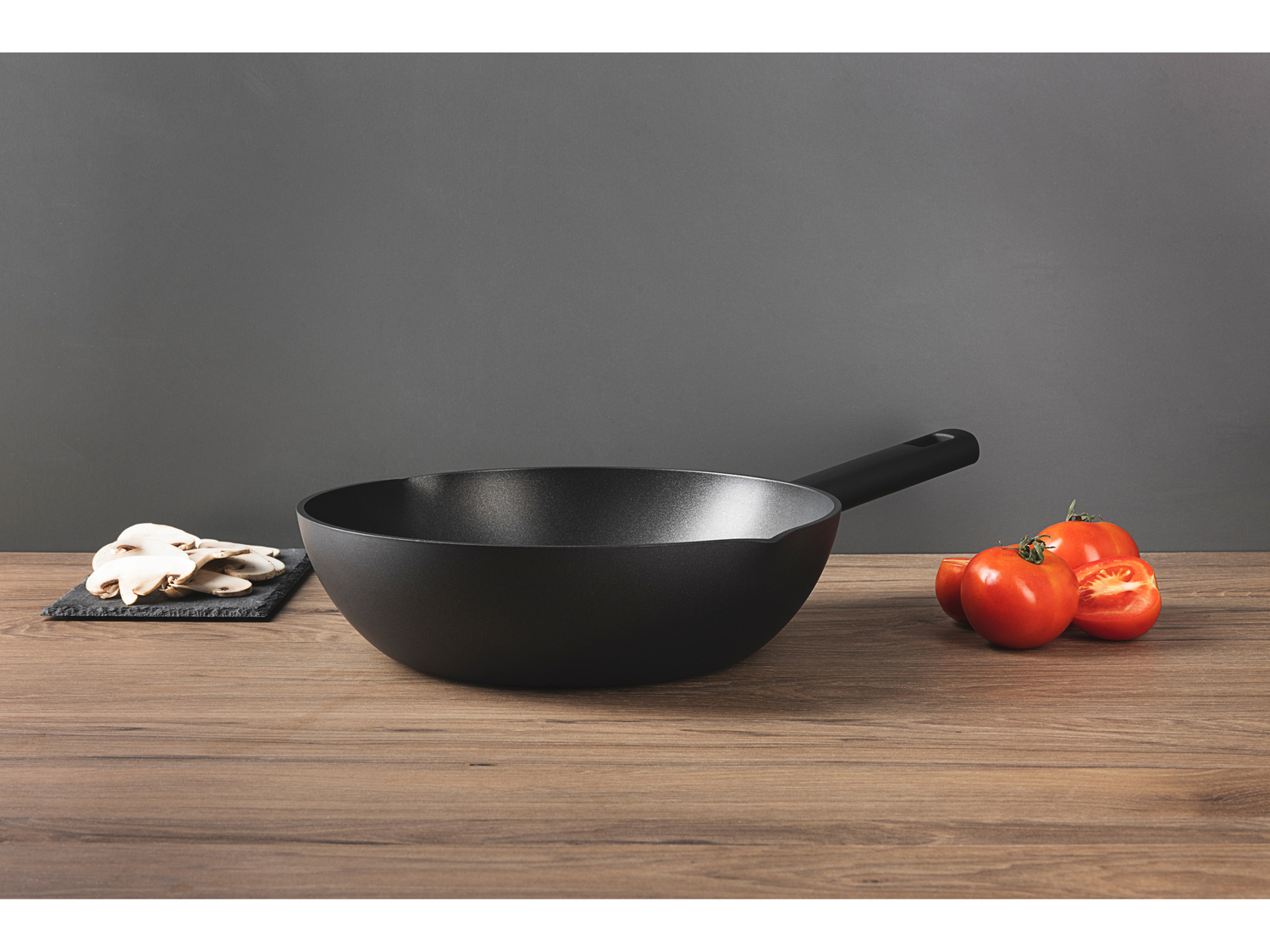 Wok Masterpro, prezzo 29.99 €
Ø 28 cm
- Doppio beccuccio
- Per tutti ...