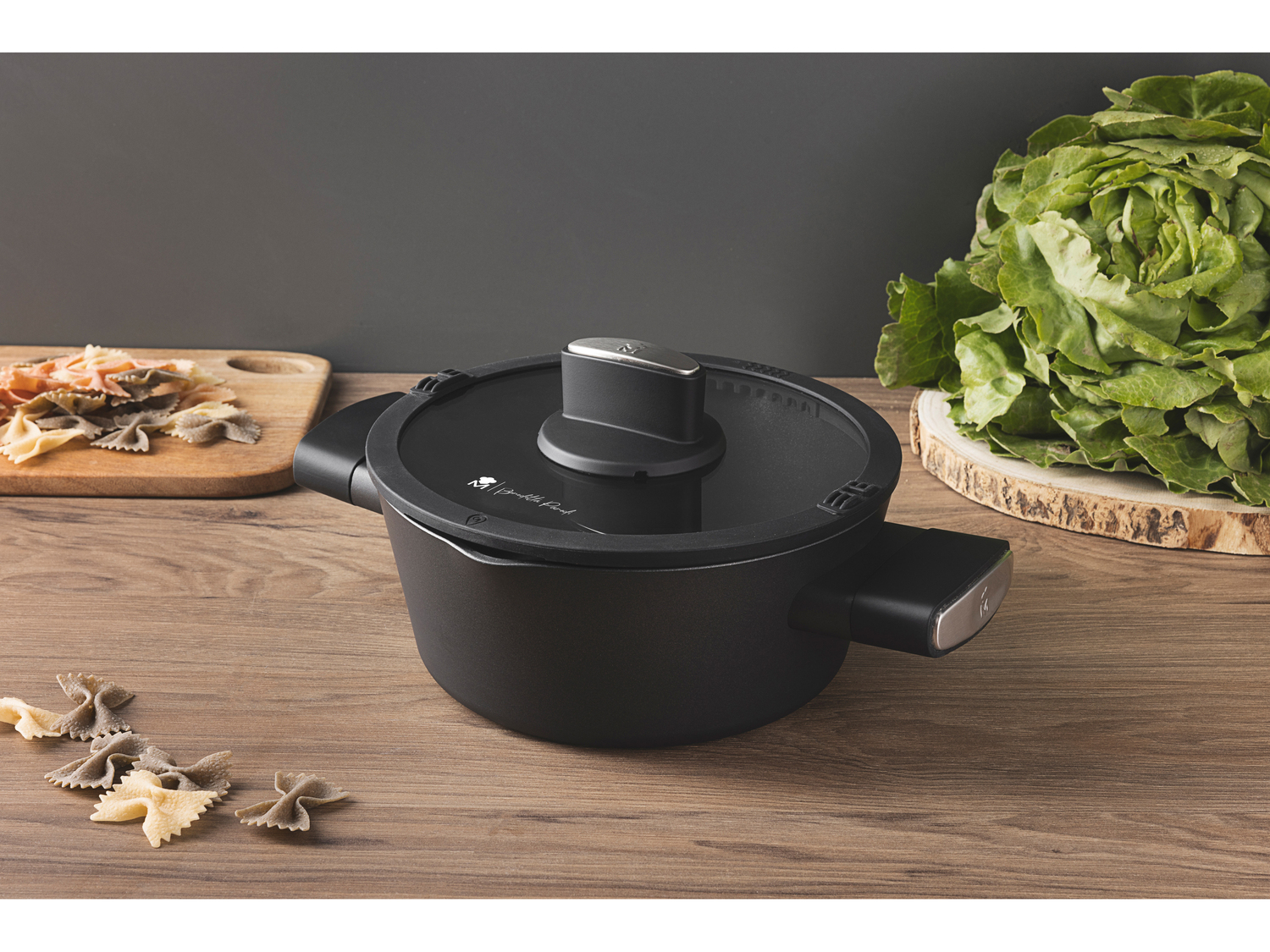 Casseruola con coperchio in vetro Masterpro, prezzo 24.99 €
Ø 20 cm ...
