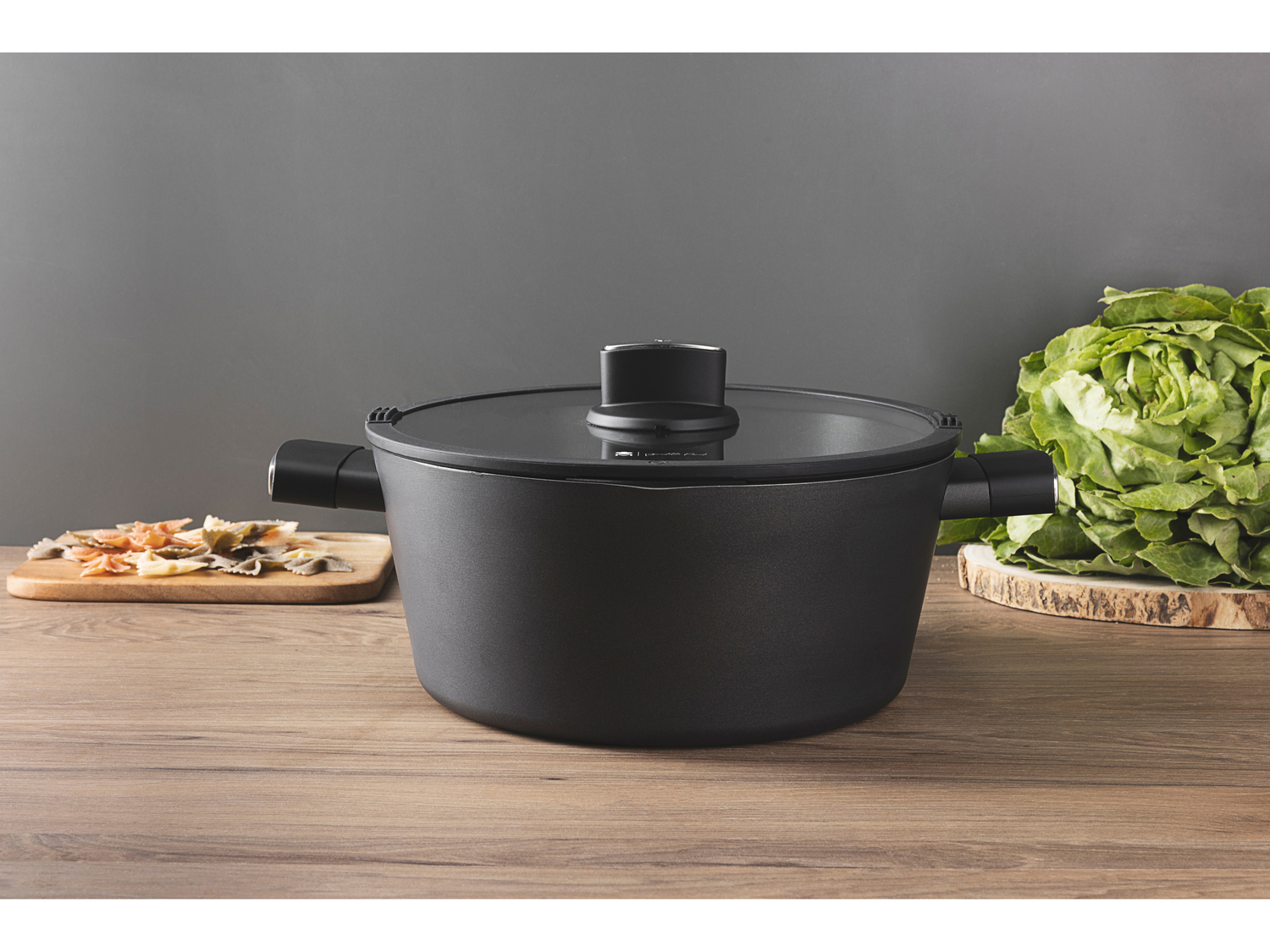 Casseruola con coperchio in vetro Masterpro, prezzo 39.99 €
Ø 28 cm ...