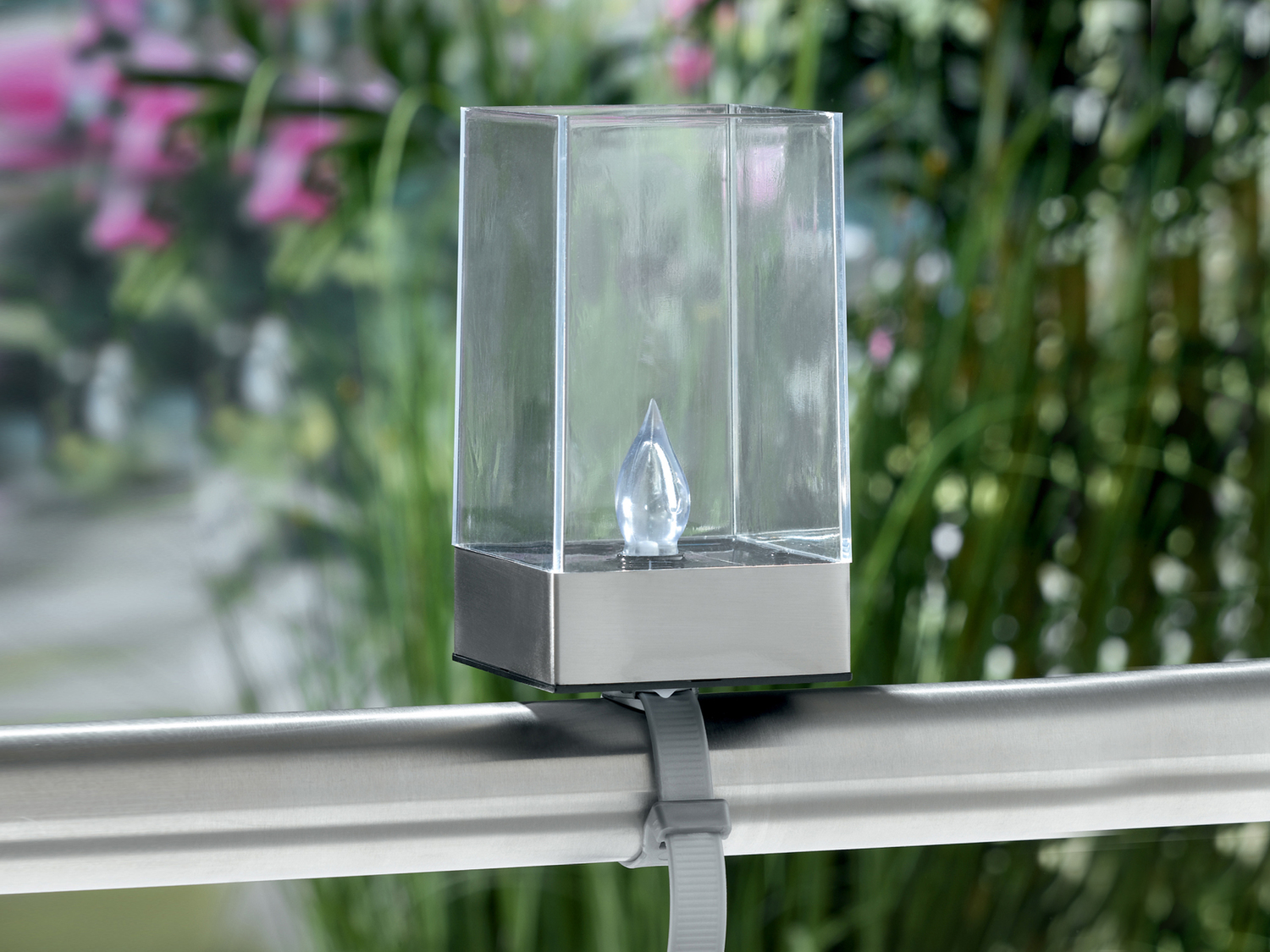 Lampada LED ad energia solare Livarno, prezzo 11.99 &#8364; 
1 o 3 pezzi 
A ...