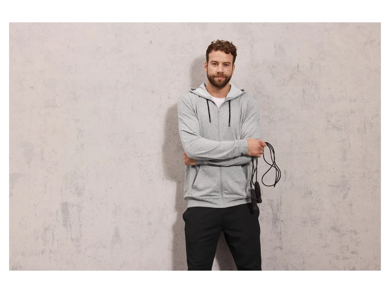 Felpa sportiva da uomo , prezzo 8.99 EUR
Felpa sportiva da uomo Misure: M-XL
- ...