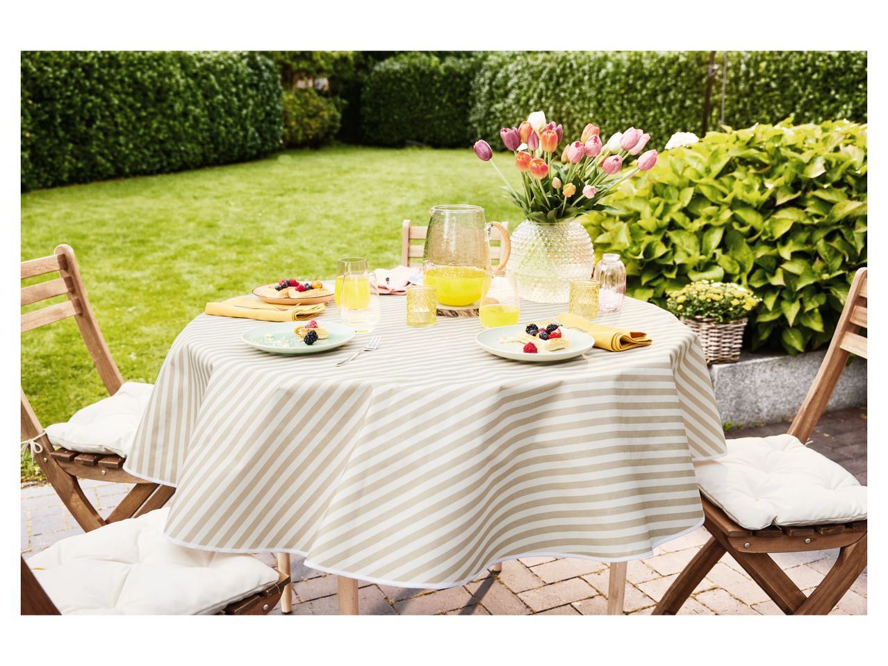 Tovaglia , prezzo 3.99 EUR
Tovaglia 130x160 cm o Ø 160 cm
- Senza PVC e adatta ...