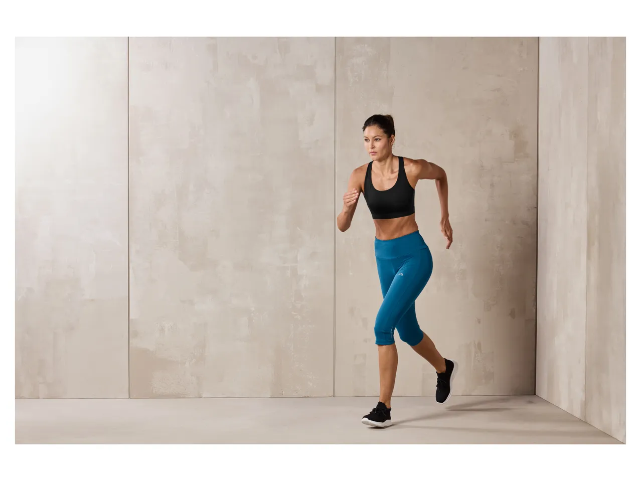 Pantaloni sportivi capri da donna , prezzo 4.99 EUR