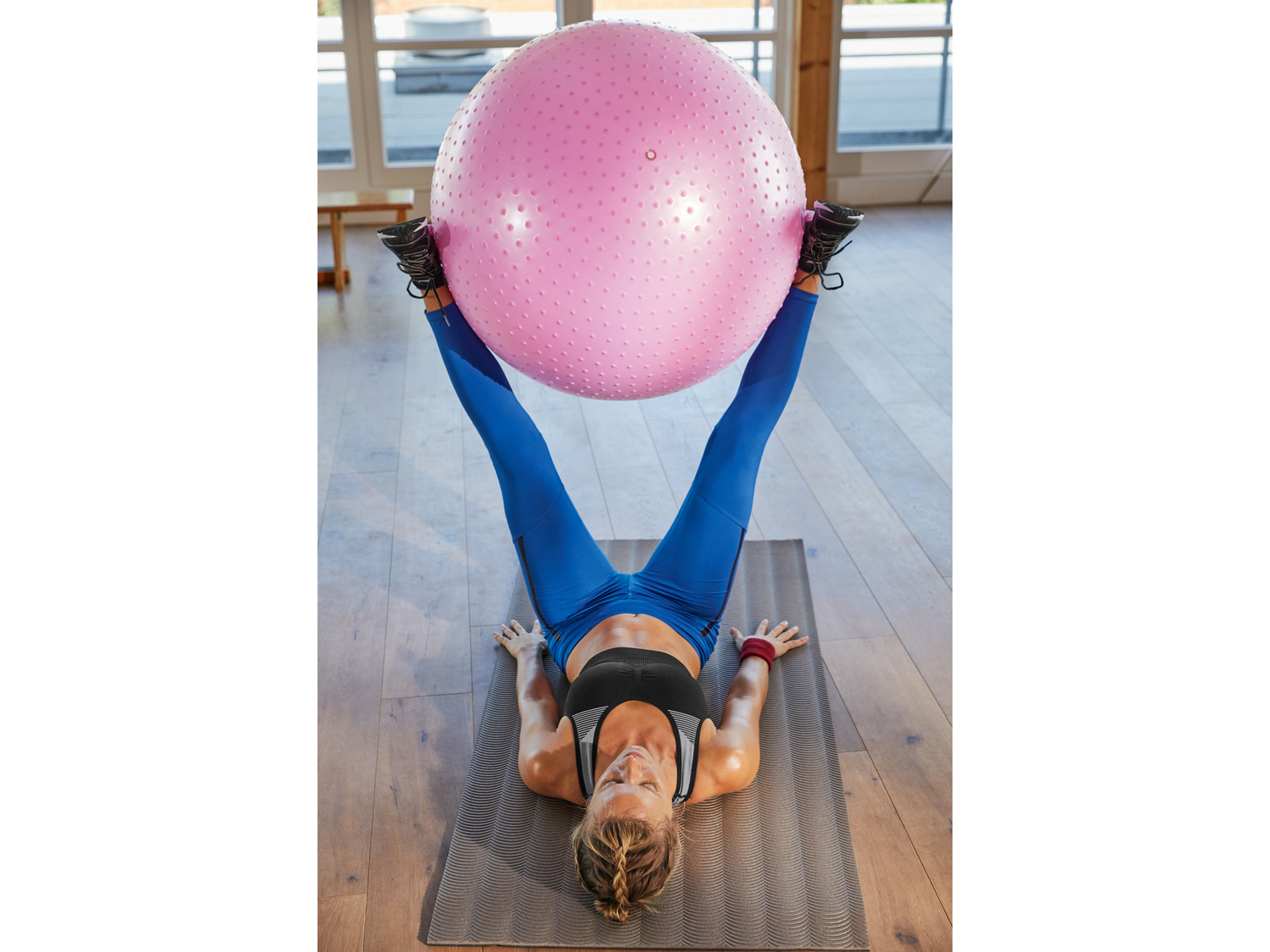 Palla morbida per ginnastica Crivit, prezzo 7.99 €
- Con 2 fasce fitness staccabili ...