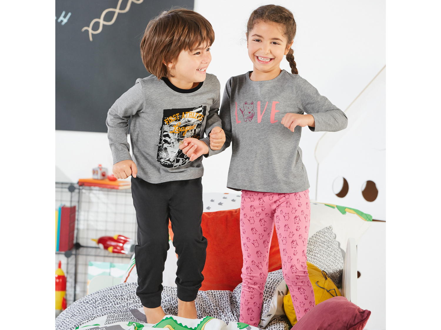 Pigiama per bambina Lupilu, prezzo 4.99 €
Misure: 1-6 anni
Taglie disponibili
Caratteristiche
- ...