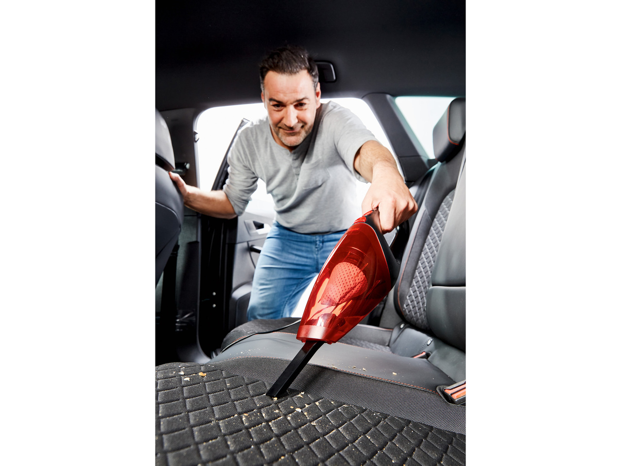 Mini aspirapolvere per auto , prezzo 17.99 EUR 
Mini aspirapolvere per auto 
- ...