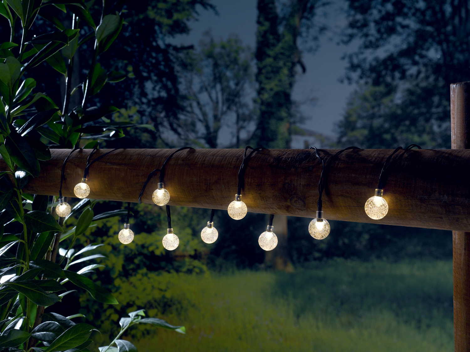 Catena luci decorative LED a energia solare Melinera, prezzo 5.99 €
- 10 LED
- ...