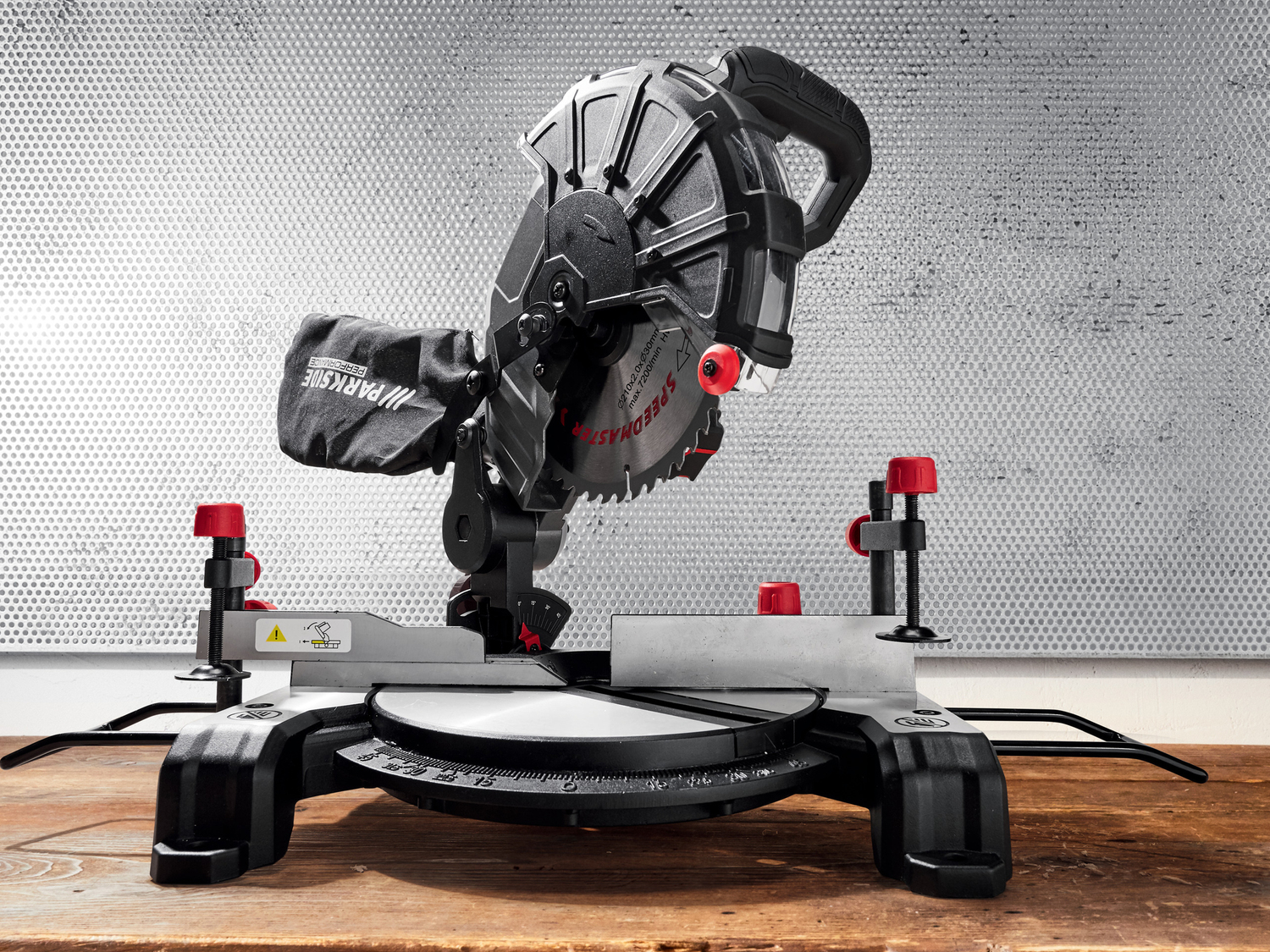 Sega circolare per tagli obliqui ricaricabile Parkside, prezzo 119.00 €
- Caricabatteria ...