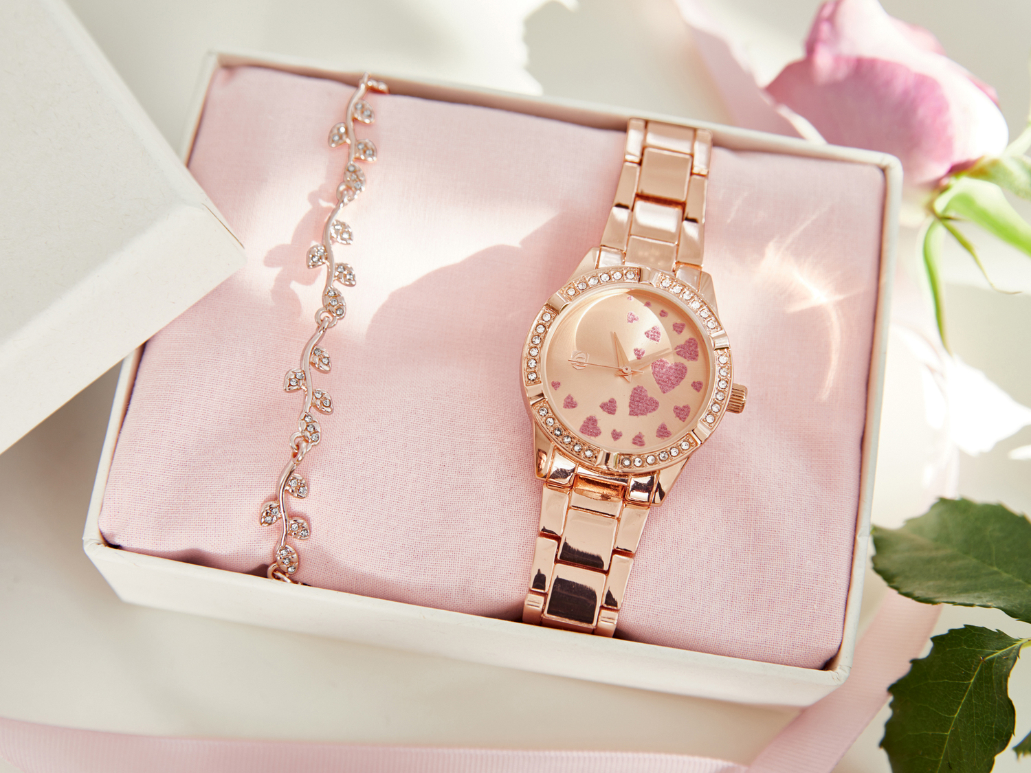 Set orologio e braccialetto da donna Auriol, prezzo 9.99 €
- Batteria inclusa
Caratteristiche
- ...