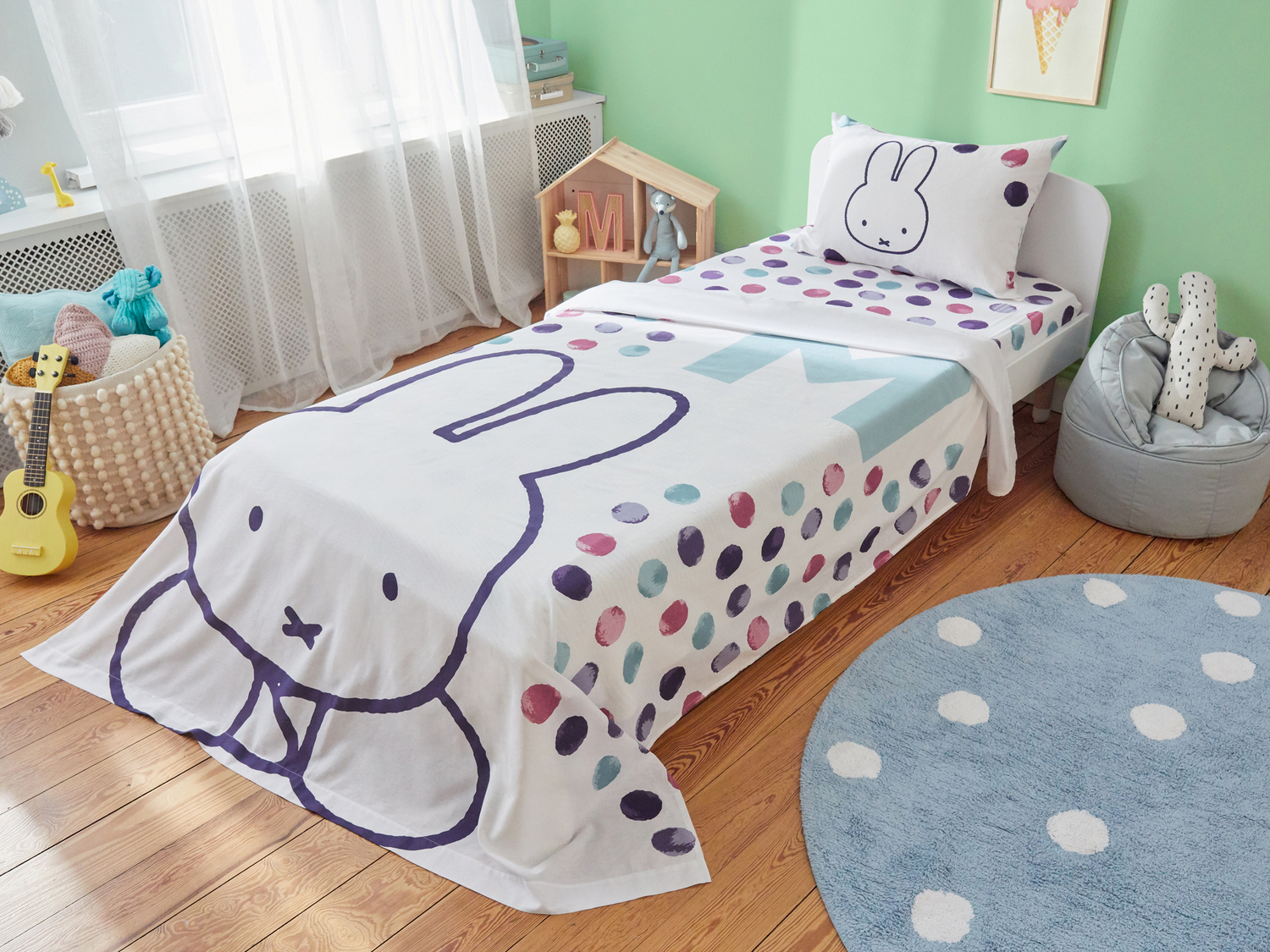 Completo lenzuola singole Miffy, prezzo 22.99 €
- Puro cotone
- Federa double ...