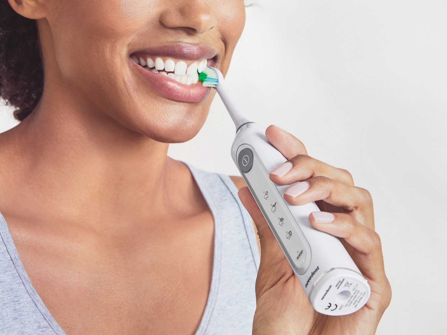 Spazzolino da denti elettrico multifunzione Nevadent, prezzo 19.99 € 
- Tecnologia ...