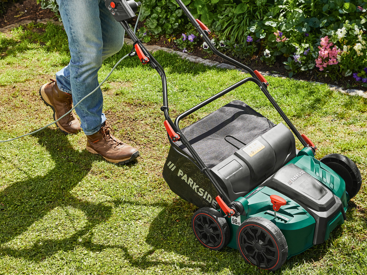 Scarificatore e arieggiatore elettrico Parkside, prezzo 99.00 €
- Regolazione ...