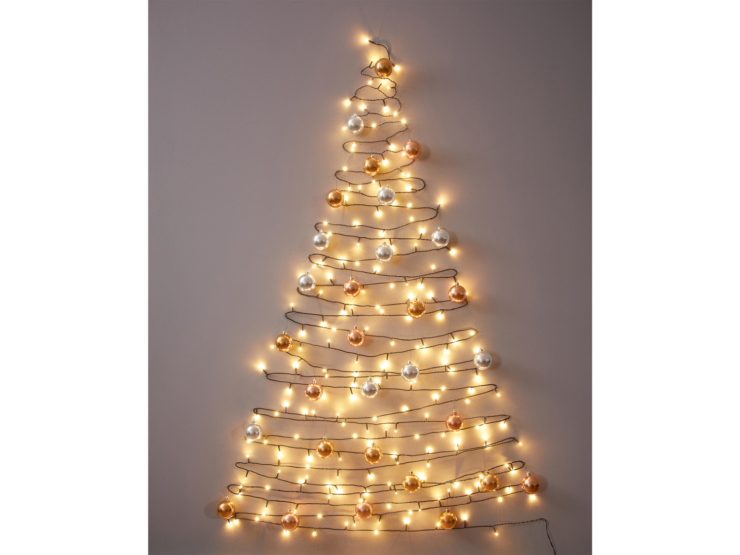 Catena luminosa 180 o 200 LED Livarno, prezzo 14.99 €
- Per ambienti ...