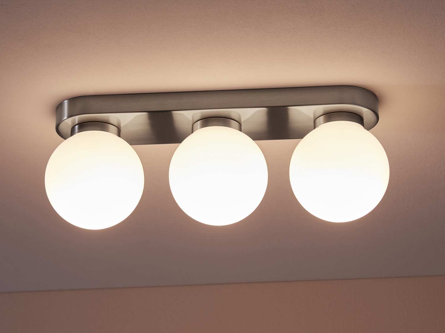 Lampada LED da soffitto Livarno, prezzo 29.99 €
- 40 x 10 cm
- Ø ...