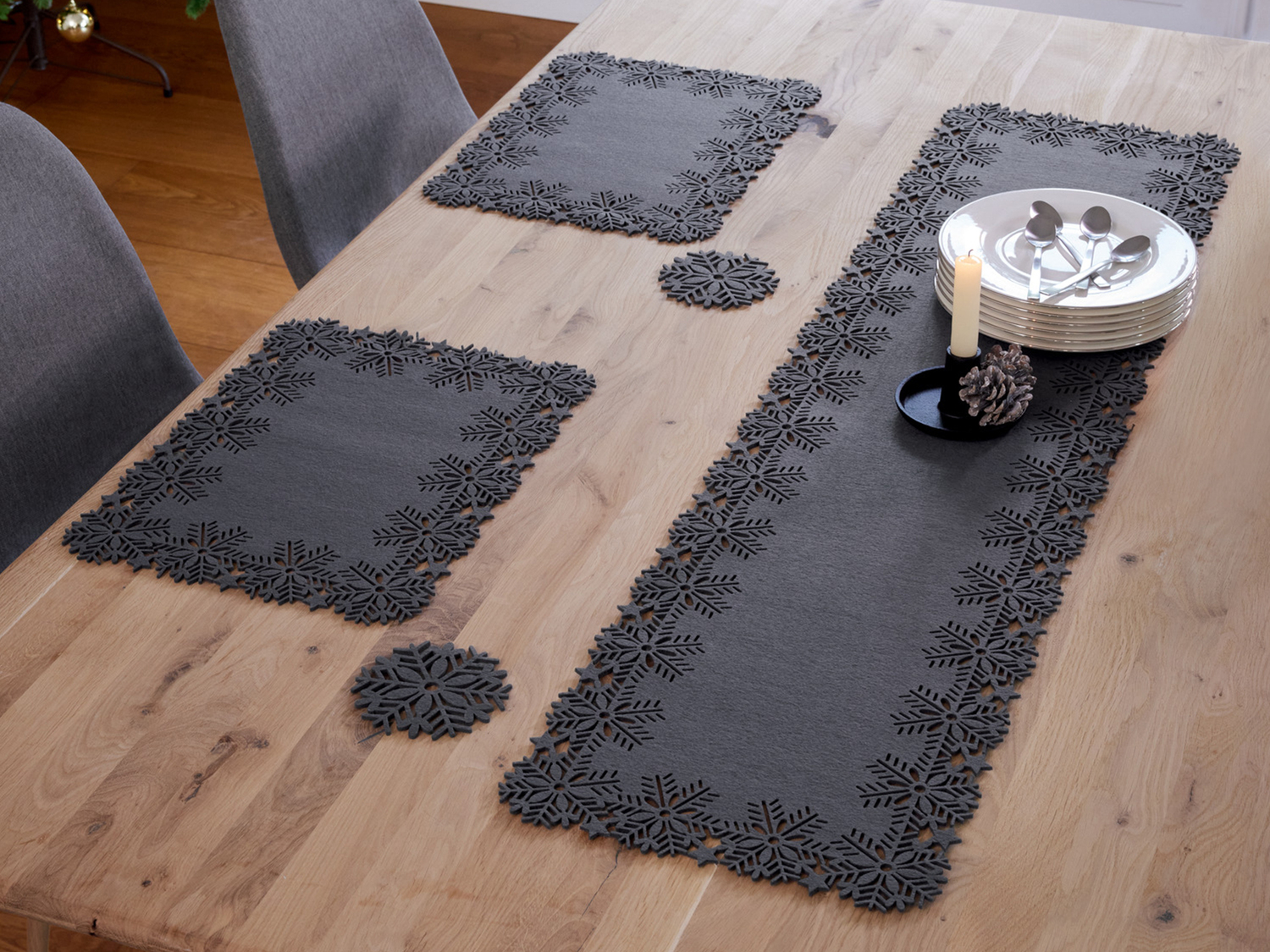 Striscia centrotavola o set tovagliette Livarno, prezzo 3.99 €
- Striscia ...
