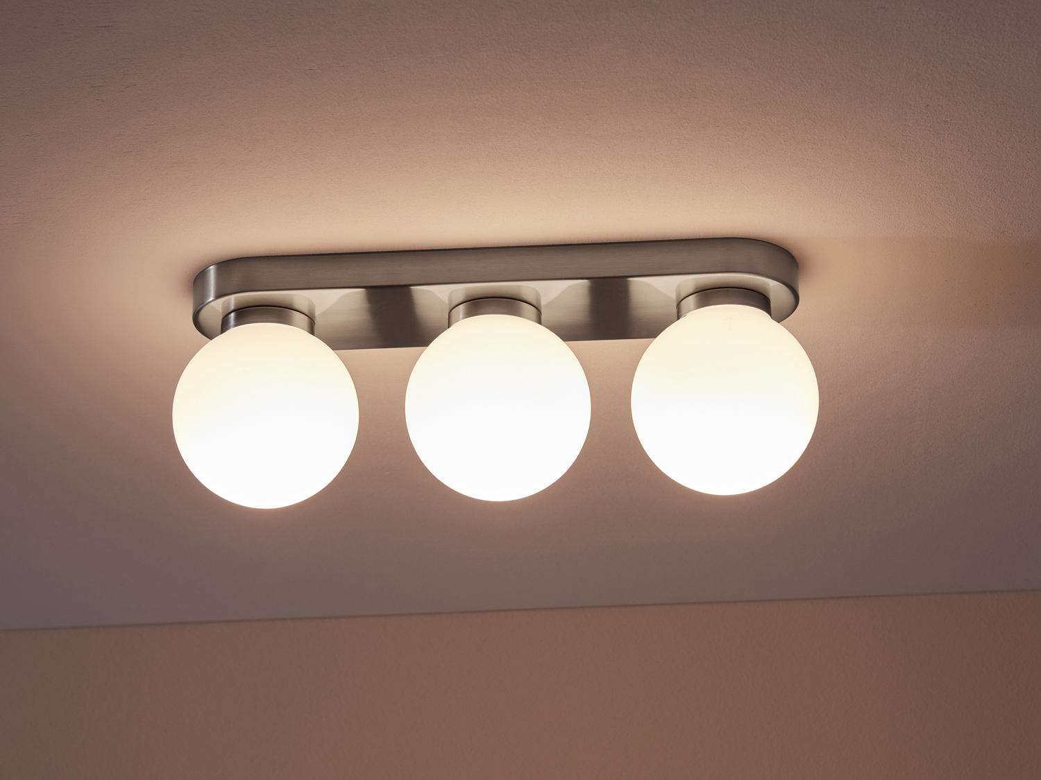 Lampada LED da soffitto Livarno, prezzo 29.99 €
- 40 x 10 cm
- Ø ...